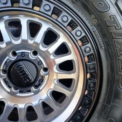 Brand new 35*12.50* 17 kmc wheels. NEw