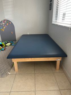 Clinton rehab therapy mat table 7 ft. X 4ft. - professional grade - excellent condition