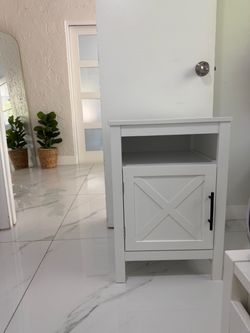 White night stand / Mesita de noche Blanca