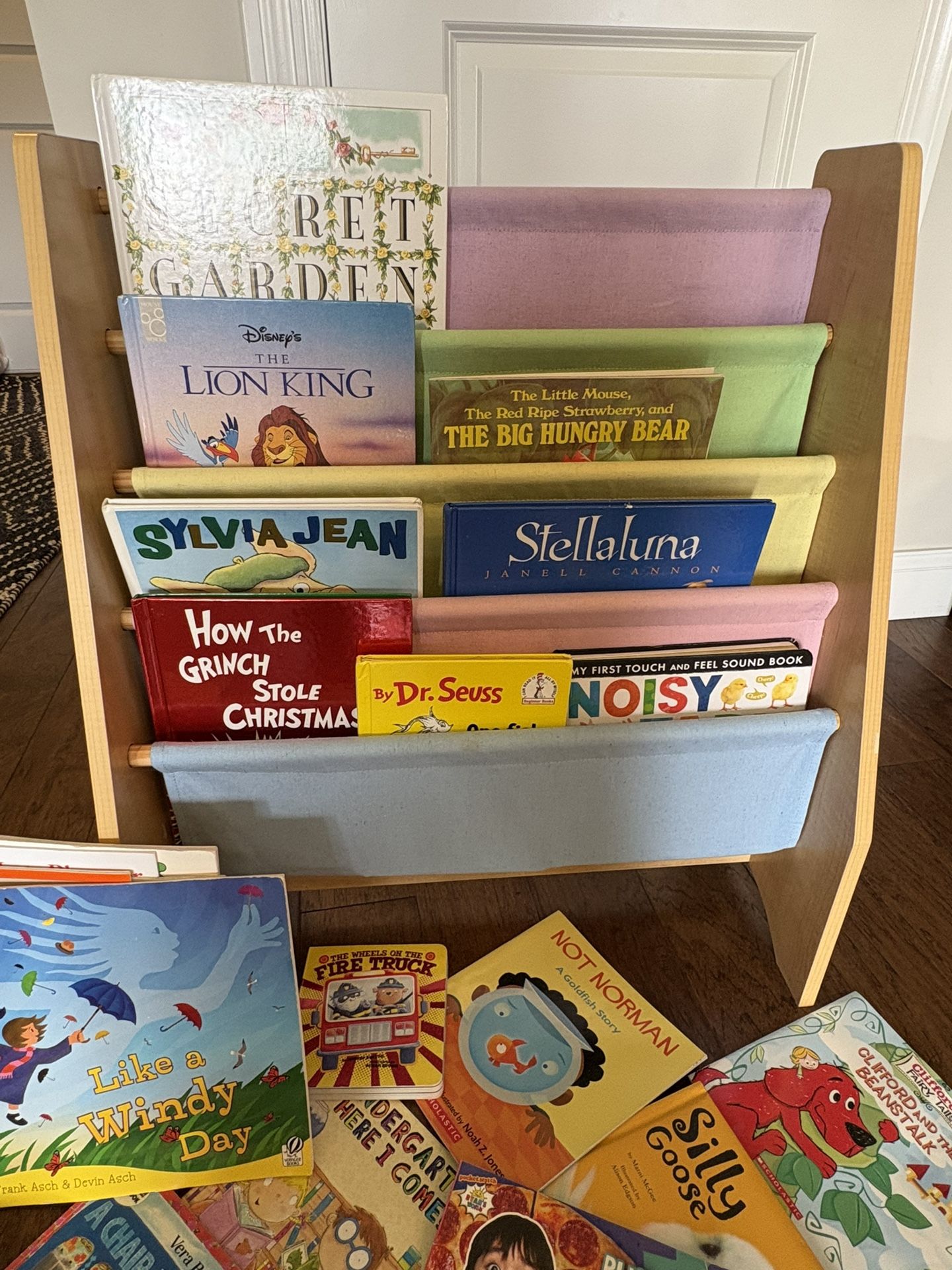 Kidkraft Wood and Canvas Sling Bookshelf With Books