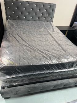 Full bed with box spring and mattres