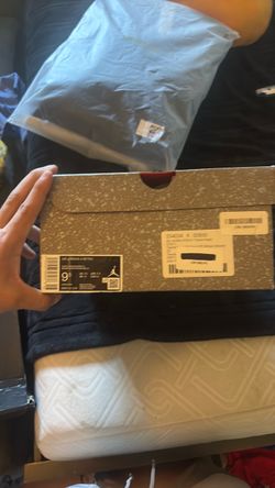 Jordan 4 taupe haze size 9.5
