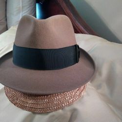 Dobbs --  Color --Cornhill - Fur-felt W/ Grosgrain Band