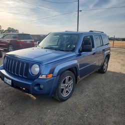2007 jeep patriot  $5200  OBO gas saver