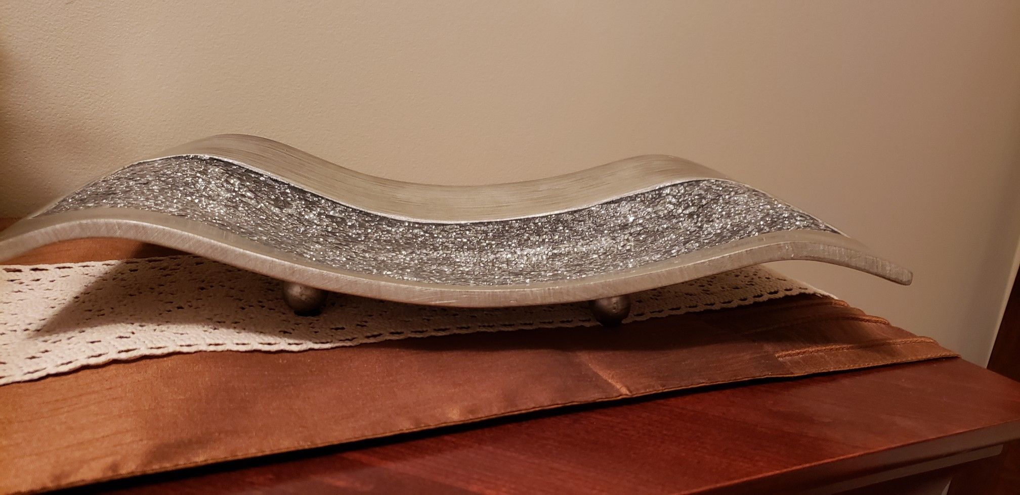 Decorative table dish