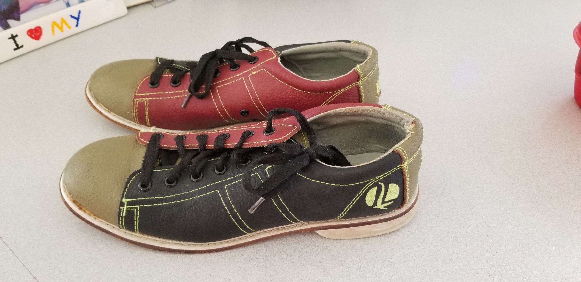 Linds classic bowling shoes for Sale in Boca Raton, FL OfferUp