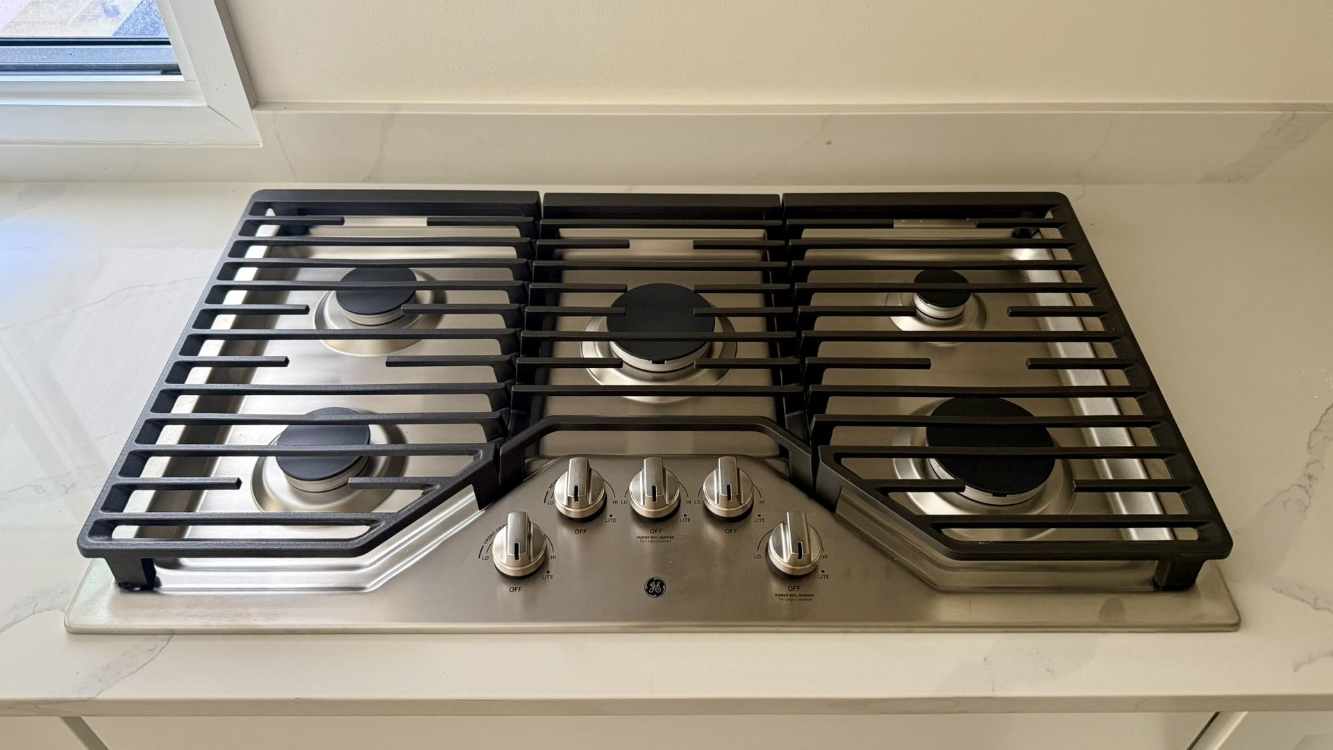 GE 36 in. Gas Cooktop in Stainless Steel with 5 Burners Including Power Boil Burner