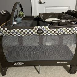 Graco Pack And Play With Napper & Changer - Like New! 