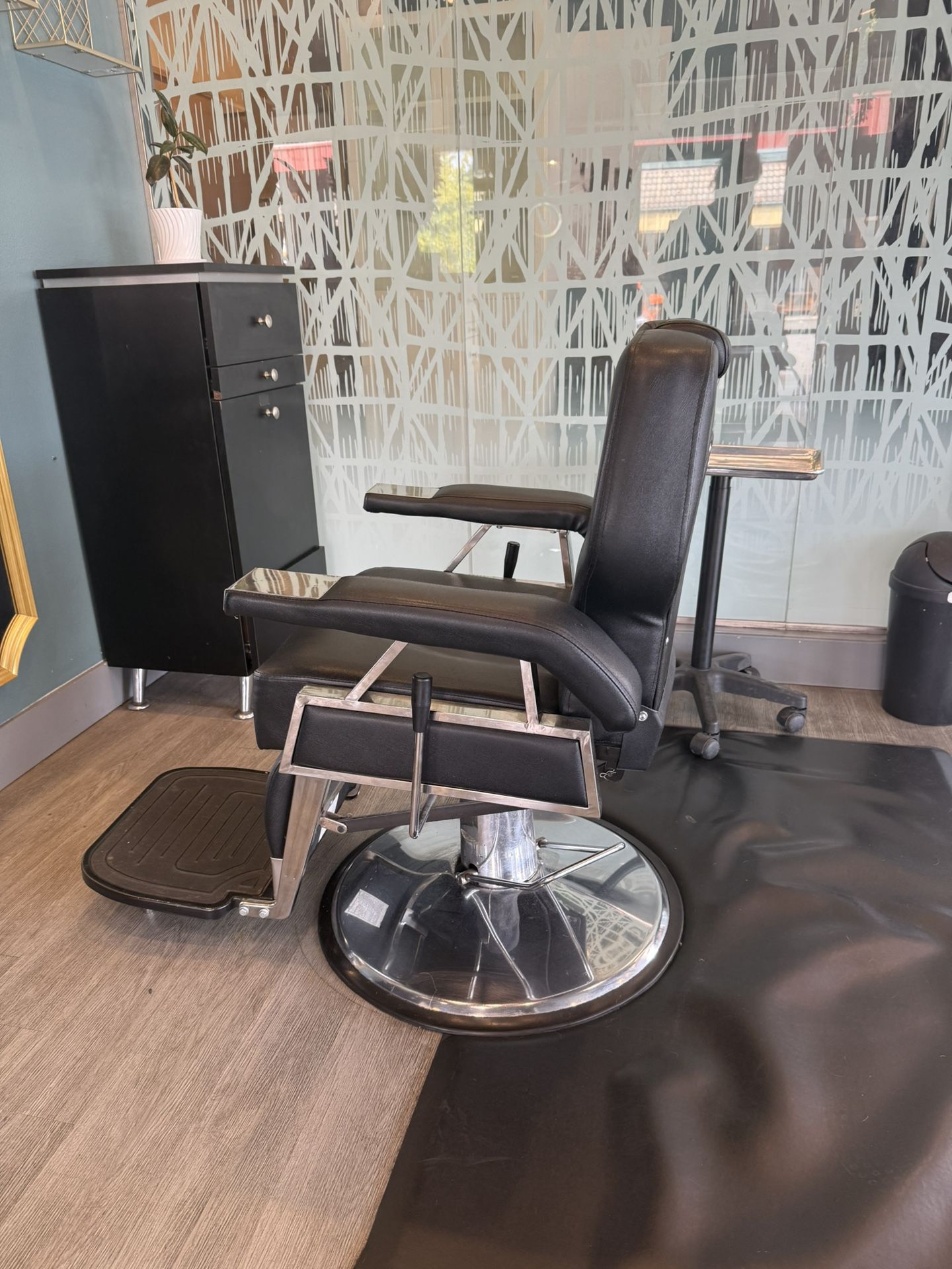 Barber chair