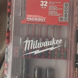 Milwaukee ShockWave Impact driver But Set