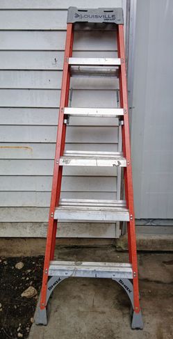 6 ft. Fiberglass Louisville Step Ladder With 300 lbs. Load Capacity