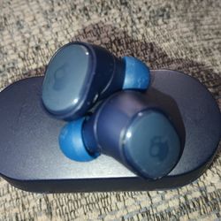 Scull Candy Earbuds With Charging Case For Sale. 
