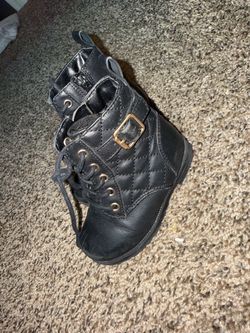 Girls boots size 5c