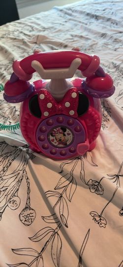 Minnie play phone