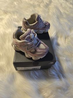 New balance shoes Size 5 girls