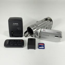 Canon FS100 Digital Camcorder With 4GB Memory, Remote & Charger - 48x Zoom