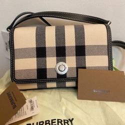 New With Tag Burberry Hampshire Canvas Bag 