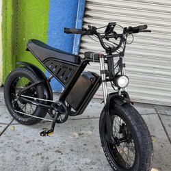 FREEGO ELECTRIC BIKE 48W 22Ah FAT TIRE PEAK 1400W HIDRAULIC BRAKES  30MPH -50 MILES  RANGE. —-HORN —-TAIL LIGHTS. SIGNAL LIGHTS.HEAD LIGHT. —-FRONT SU