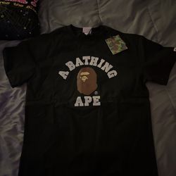 BAPE COLLEGE TEE ‘black’ size medium with bag