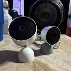 Google Nest Cam Indoor/Outdoor Security Camera w/built in Wireless Battery & Motion Detection