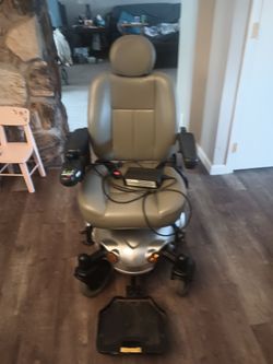 Electric wheelchair/ scooter