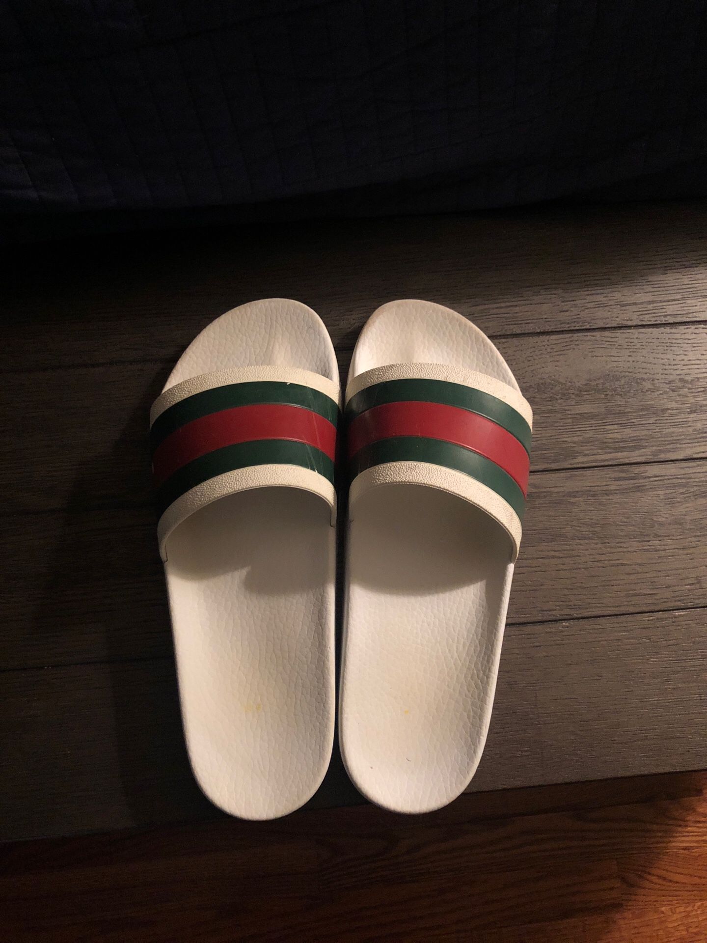 GUCCI Pursuit 72 Sandals/Slides (white)