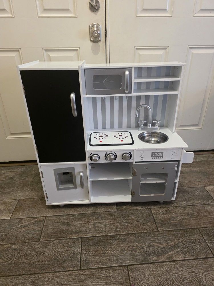 Small Play Kitchen