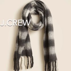 ❄️(NEW) (1 AVAILABLE) WOMEN’S J.CREW GREY BRUSHED WOVEN SCARF IN STRIPE - SIZE: ONE SIZE❄️