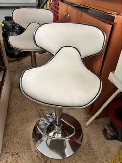 I am selling new chairs