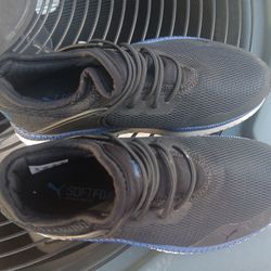 BOY PUMAS GENTLY USED SIZE 1C