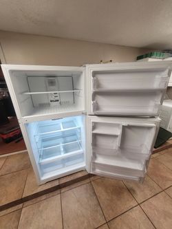 GE Top-Freezer Refrigerator 21.9 Cu. Ft. - $375 (Lake Nona)