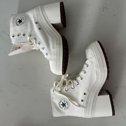 Converse Chuck Taylor All Star Lugged 2.0 Platform boots in an off-white 