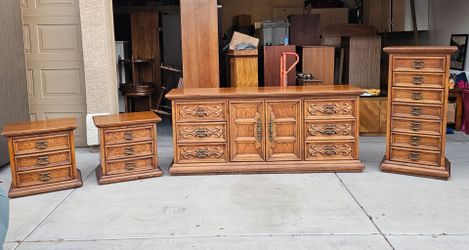 Vintage Drexel Dresser Set