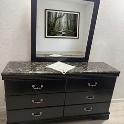 Large Executive Makeup Vanity & Oversized Mirror
