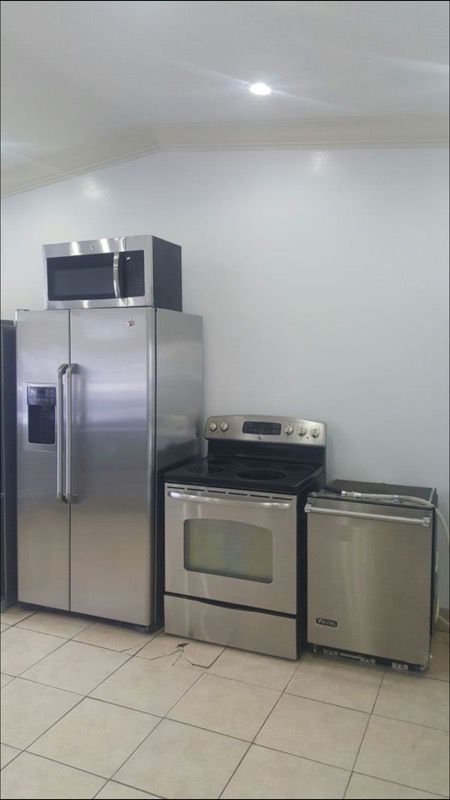 Stainless steel appliance set