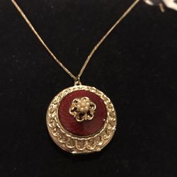 Vintage pearl & gold color Lockett
