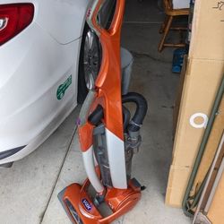 Vax Vacuum Cleaner With Retractable Cord 