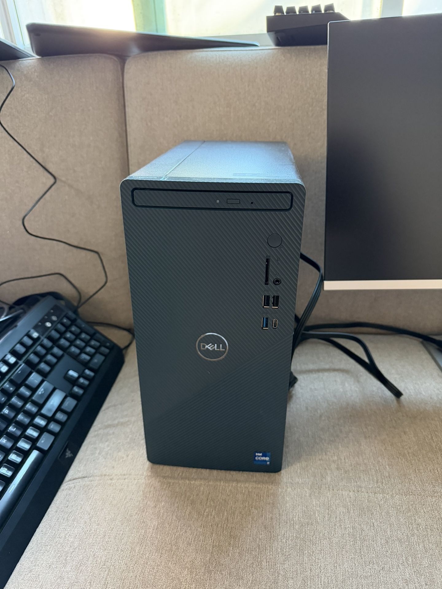 Dell Inspiron 3030 i7 PC Bundle + HP 524sh Monitor + Razer Keyboards