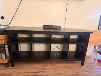 BLACK TABLE