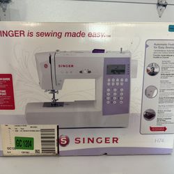 Singer Sewing Machine New in Box