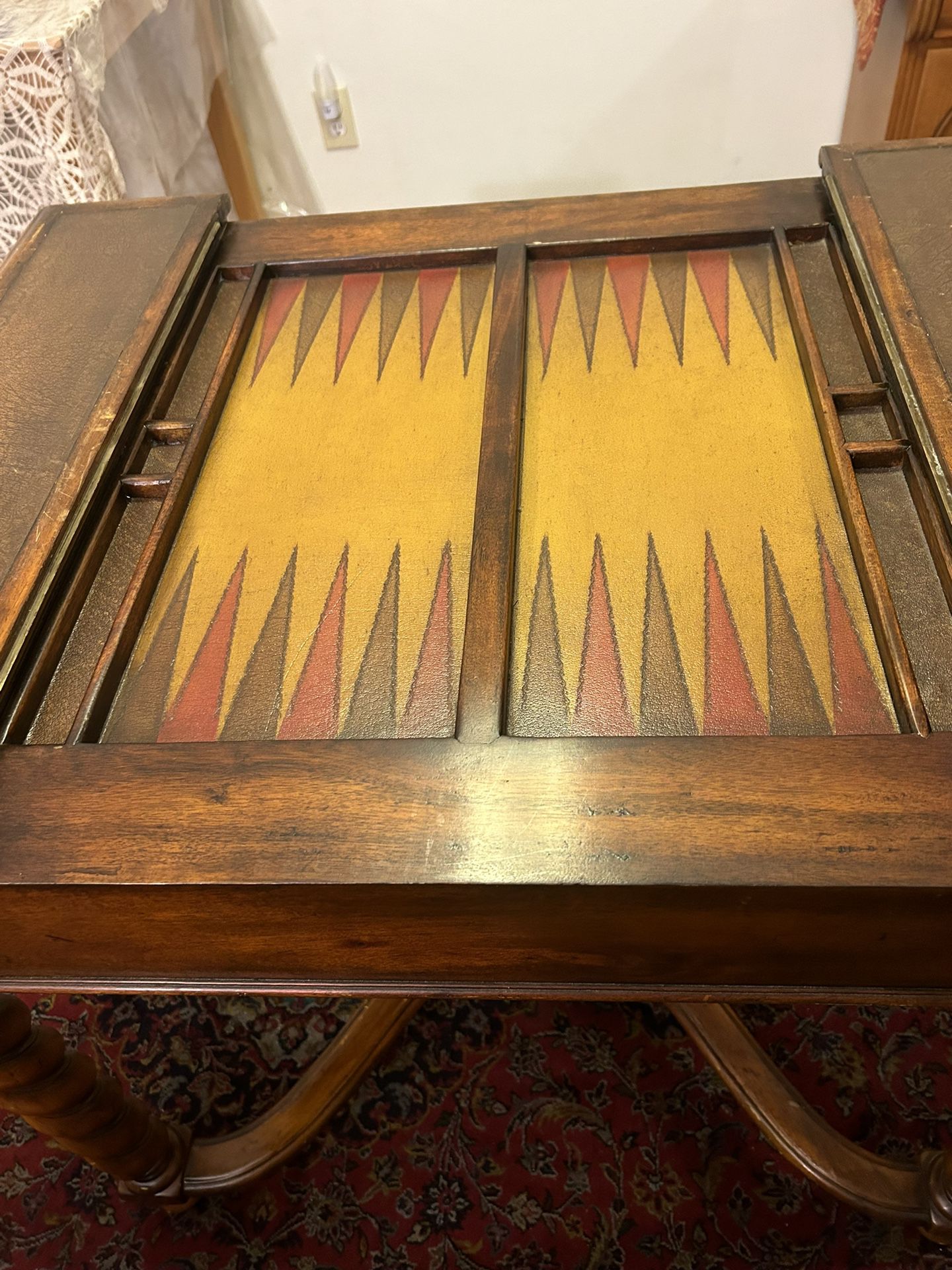 COLLECTORS ITEMS - CHESS   /  BACKGAMMON TABLE