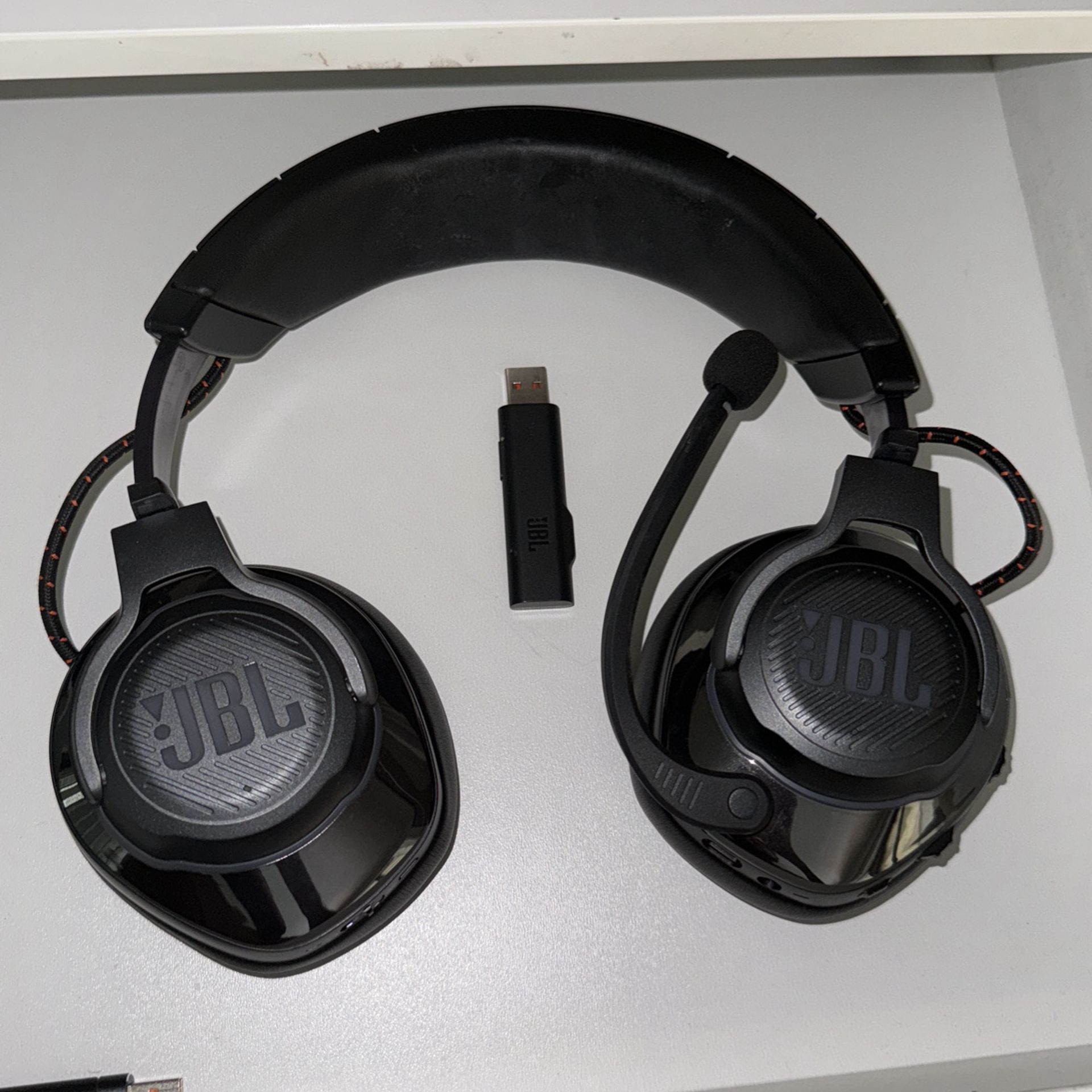 JBL Quantum 810