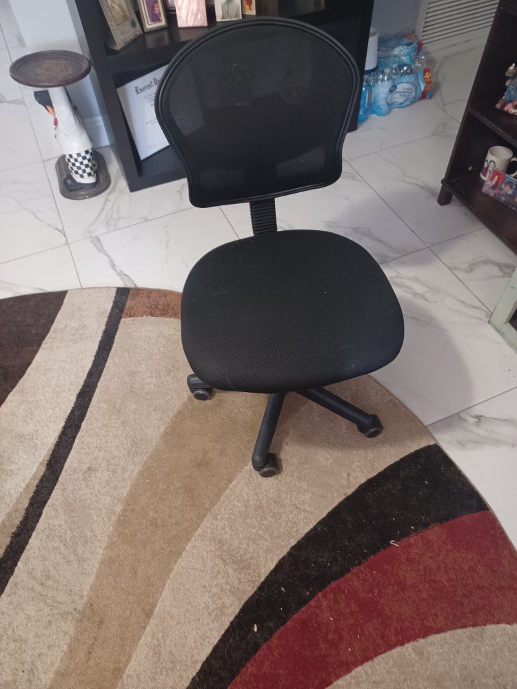 Desk Chair Like New