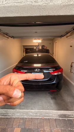 2011 Hyundai Elantra (STICK SHIFT) AS IS!