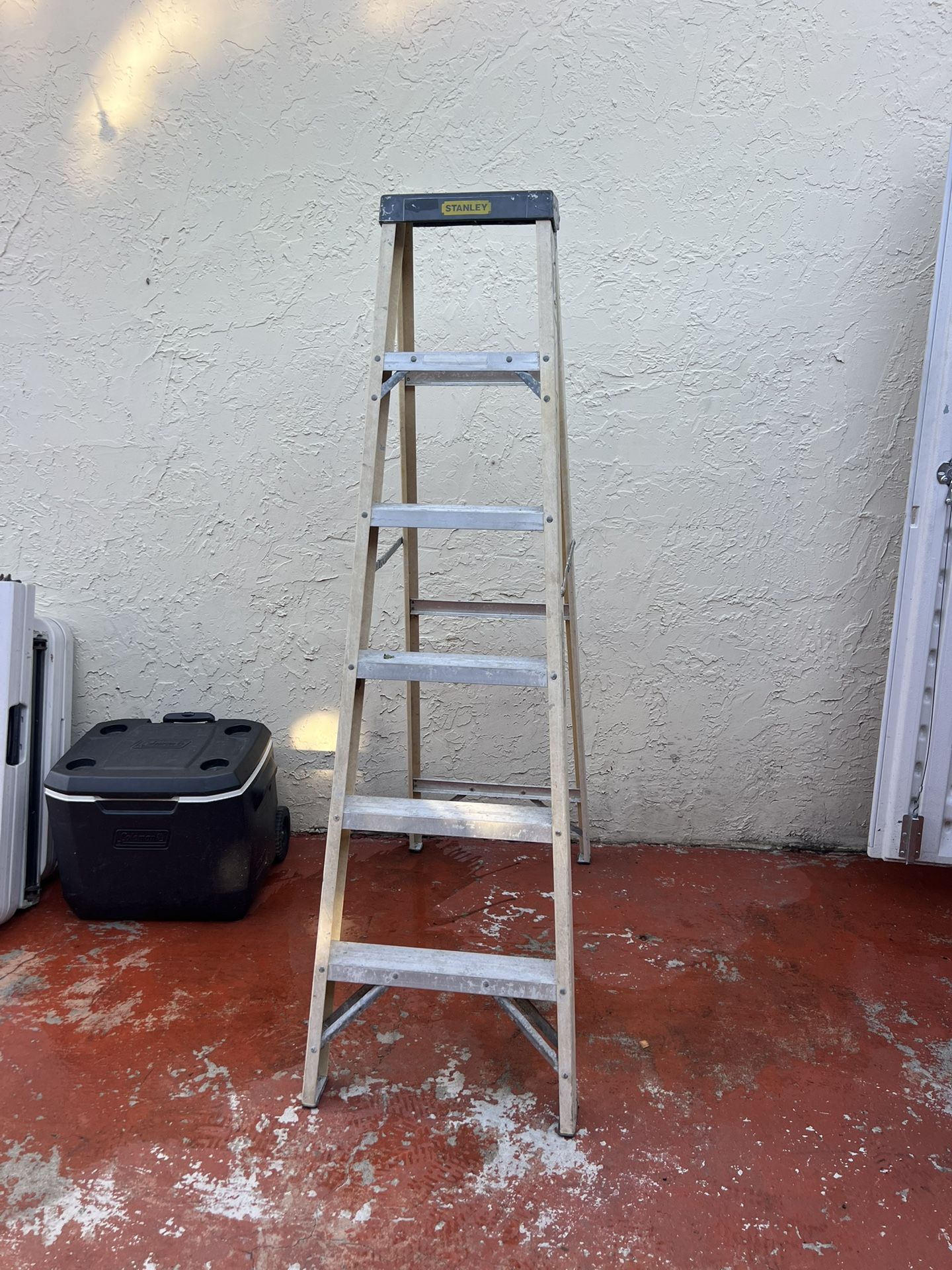 Stanley Fiberglass 6 Foot Ladder 