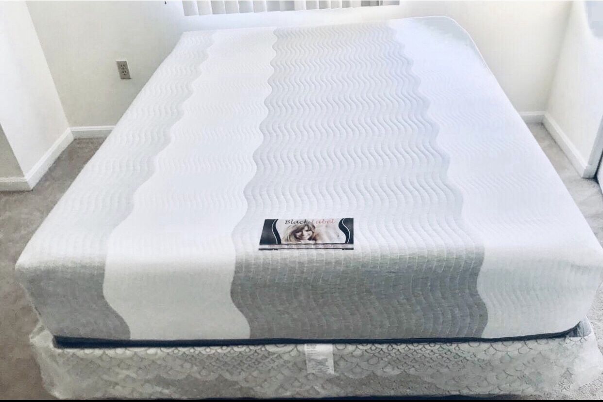 MATTRESS+BOX Queen size Memory Foam gel Tempurpedic 12”thick Comfortable+Quality Brand New Delivery Available We Finance