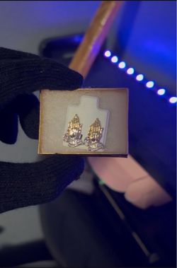 2.3 grams Praying Hands Stud Earrings Gold Tone