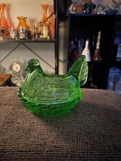 $90 OBO – Vintage Indiana Glass Green Hen on Nest