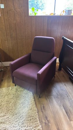 Reclining cushioned chair