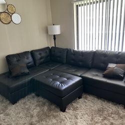 Black Leather Sectional w/Ottoman